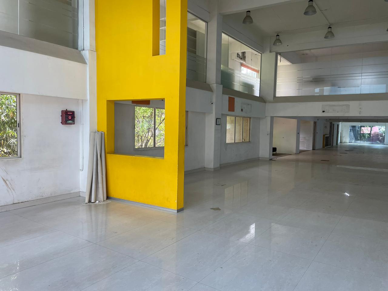 Palace Road — Ground floor, double-height column